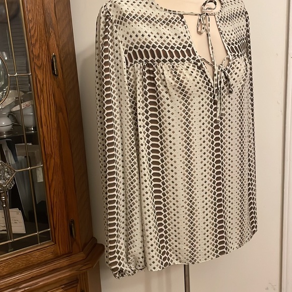 BCBGMAXAZRIA Blouse, Size M - Picture 7 of 7